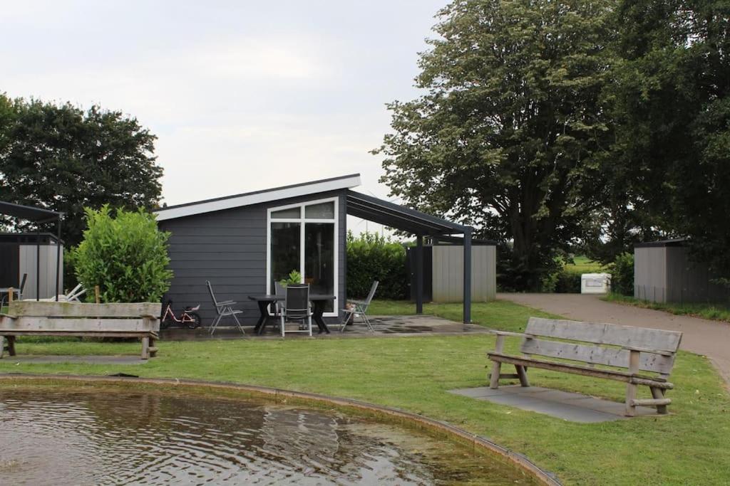Vakantiehuis Met Vijverzicht Lathum Exterior photo