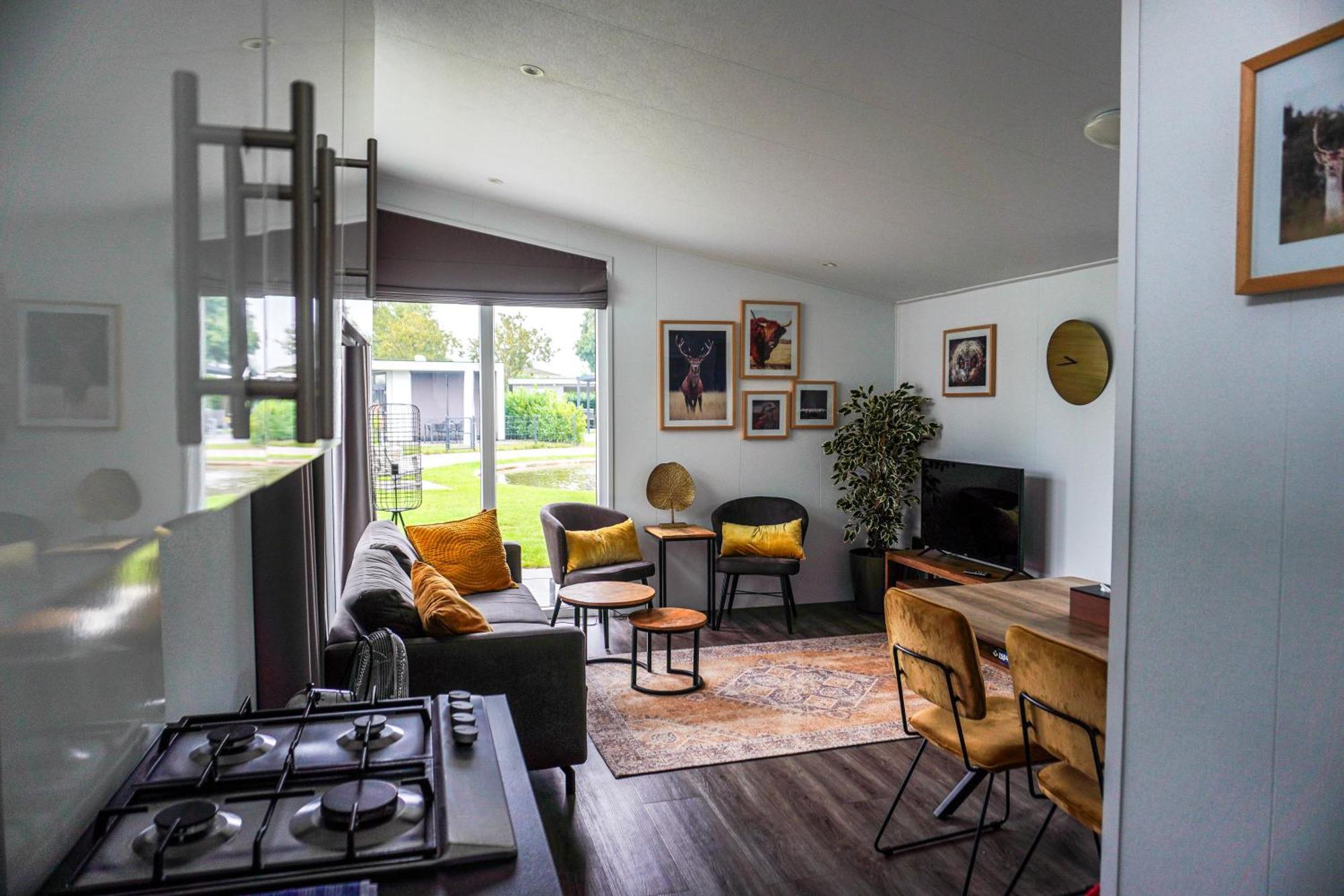 Vakantiehuis Met Vijverzicht Lathum Exterior photo